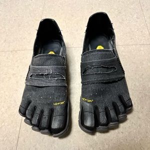 CVT LB women’s Grey/Black Vibram Fivefinger shoes